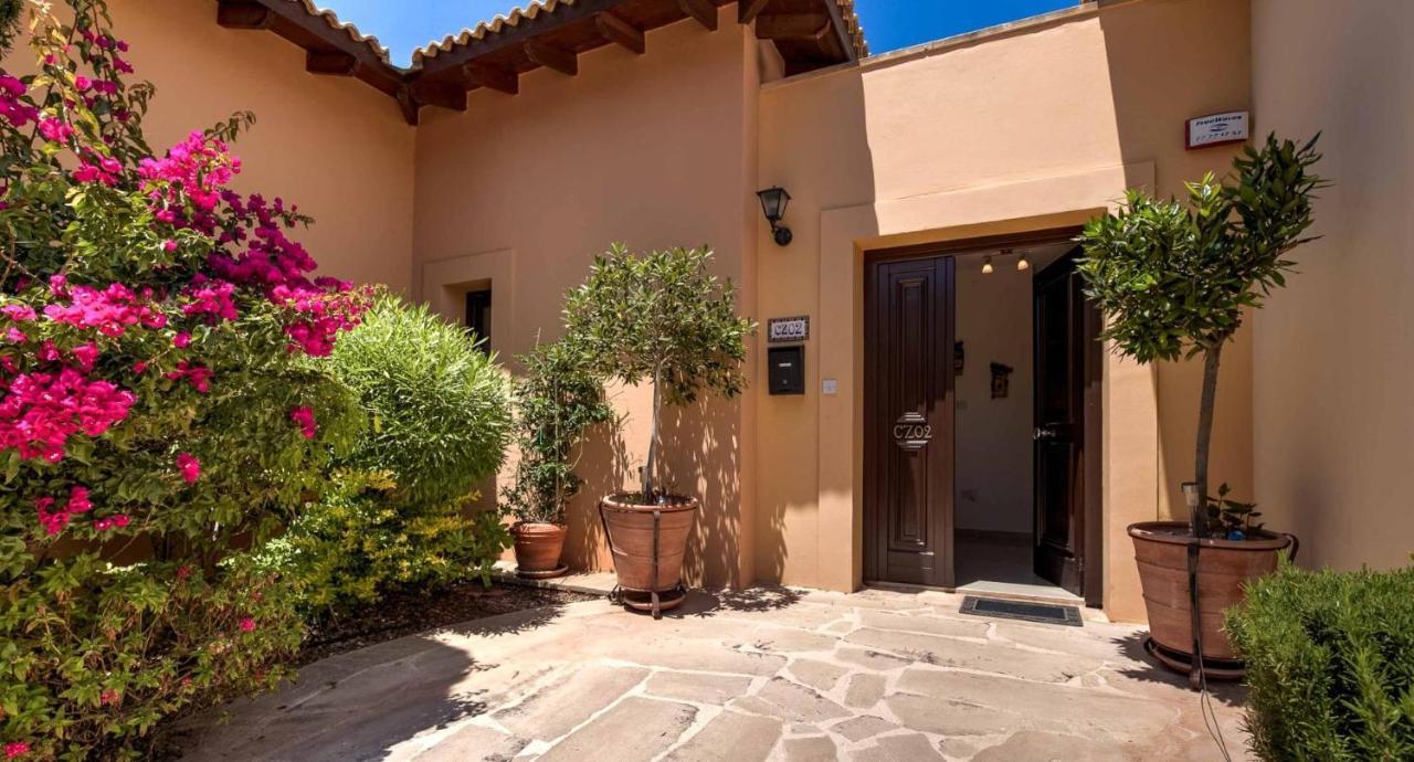 Fantastic Junior Villa Cz02 Salamis With Gorgeous Views, Aphrodite Hills Kouklia Esterno foto