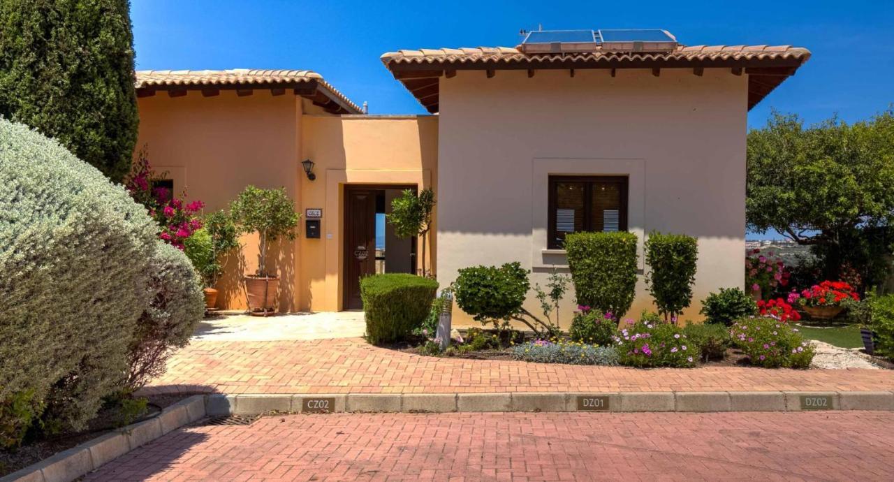 Fantastic Junior Villa Cz02 Salamis With Gorgeous Views, Aphrodite Hills Kouklia Esterno foto