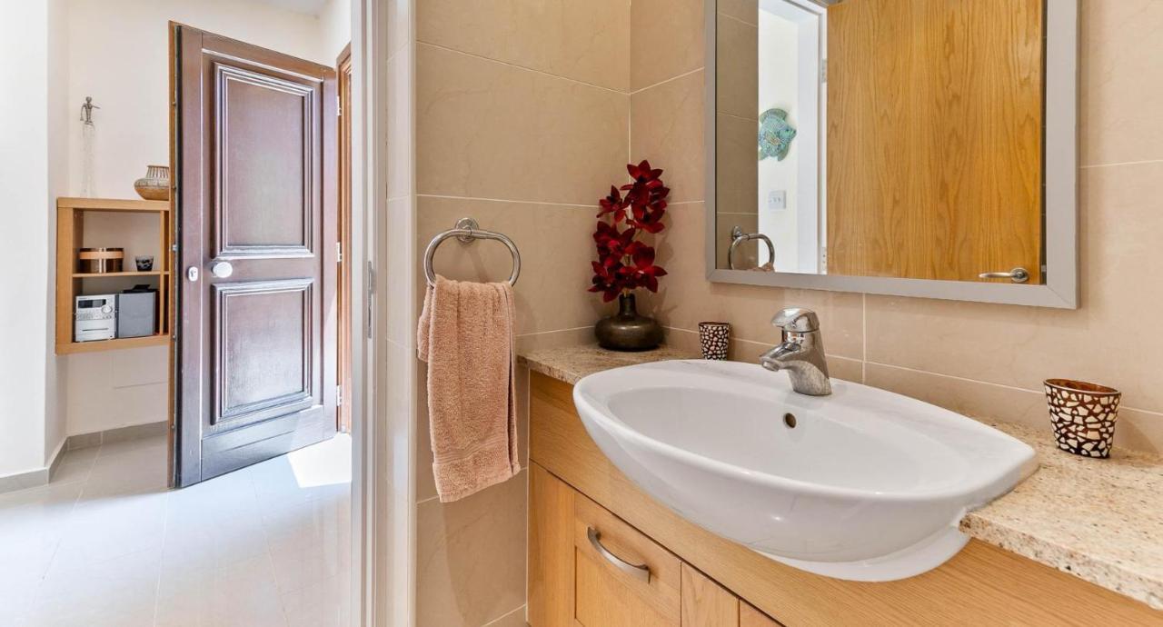 Fantastic Junior Villa Cz02 Salamis With Gorgeous Views, Aphrodite Hills Kouklia Esterno foto