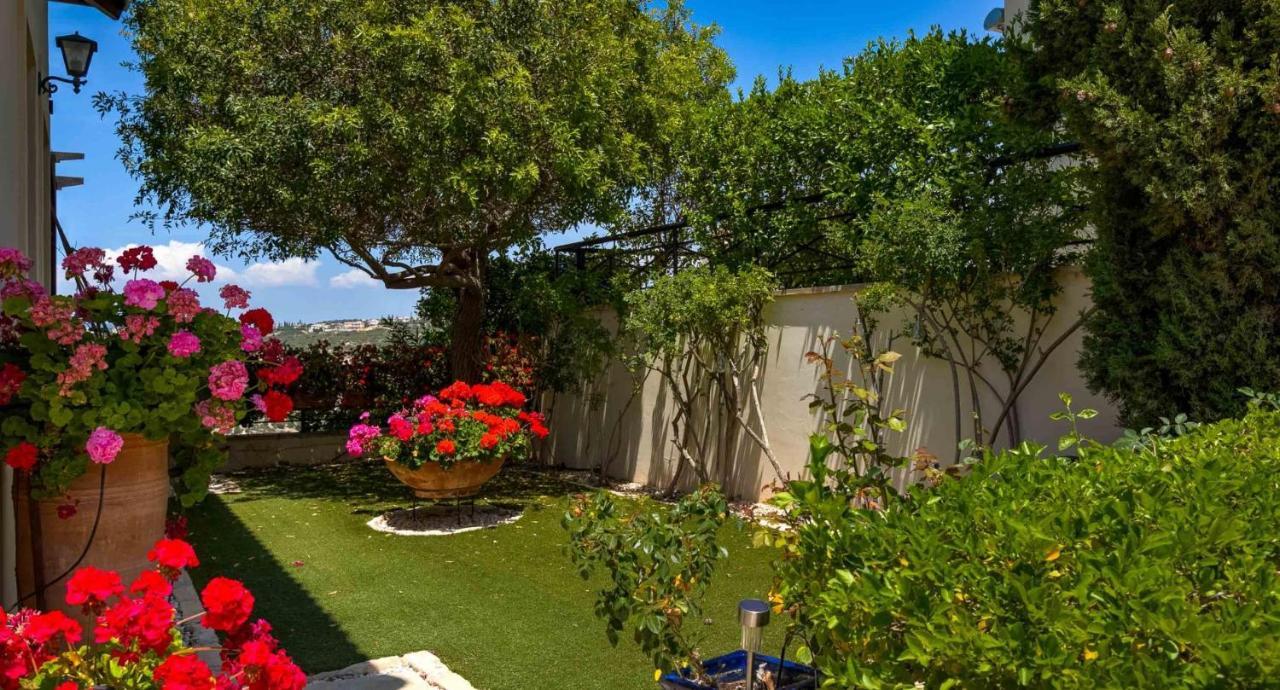 Fantastic Junior Villa Cz02 Salamis With Gorgeous Views, Aphrodite Hills Kouklia Esterno foto